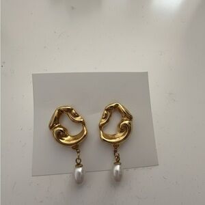 Elegant Gold and Pearl Drop Earrings